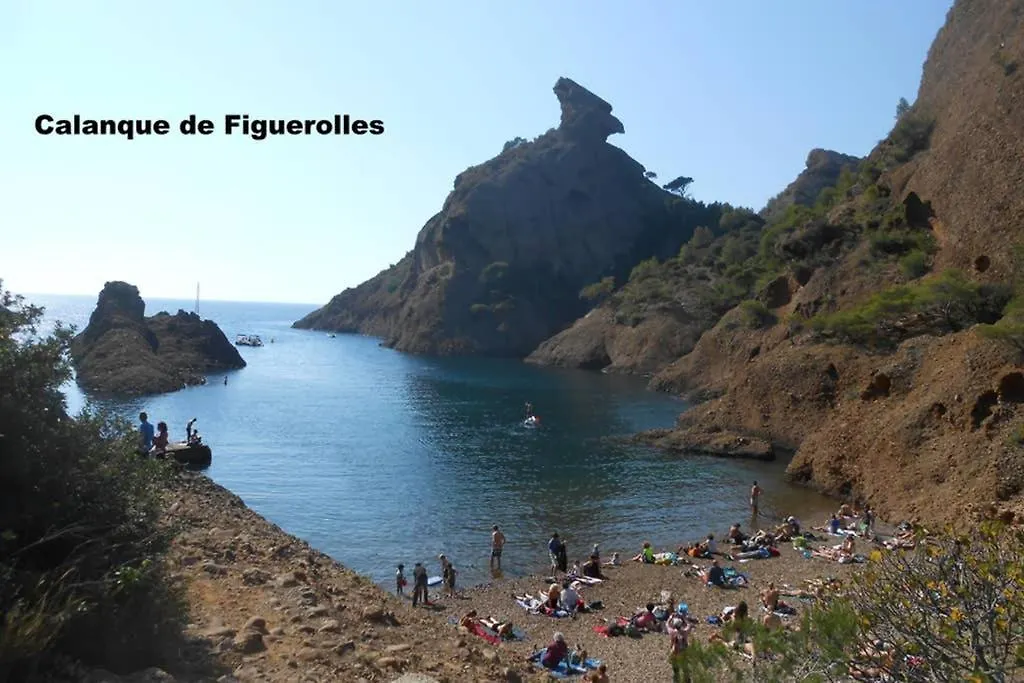 Particulier loue T3 en rez de jardin à 30 mètres de la plage avec un double box La Ciotat 0*,  France