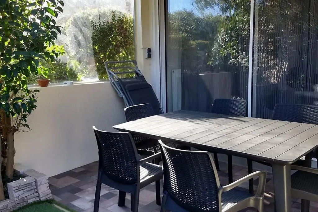Appartement Particulier loue T3 en rez de jardin à 30 mètres de la plage avec un double box La Ciotat